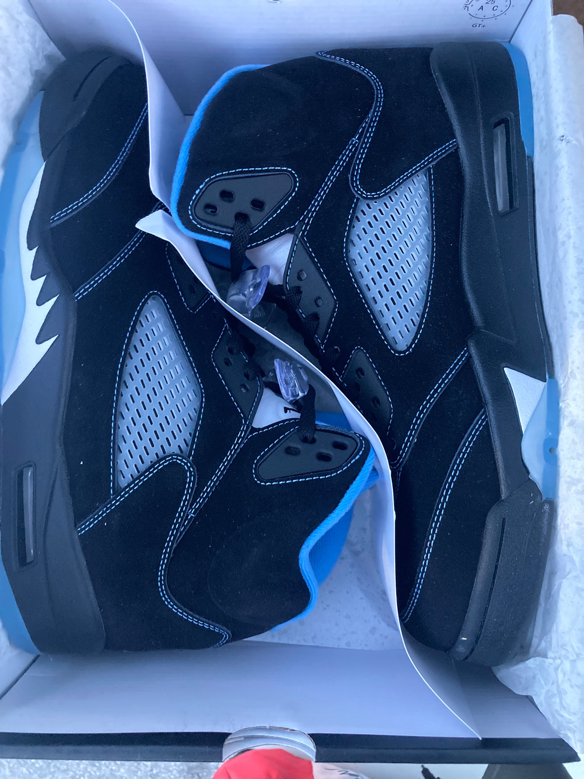 Retro 5 "Blk UNC”
